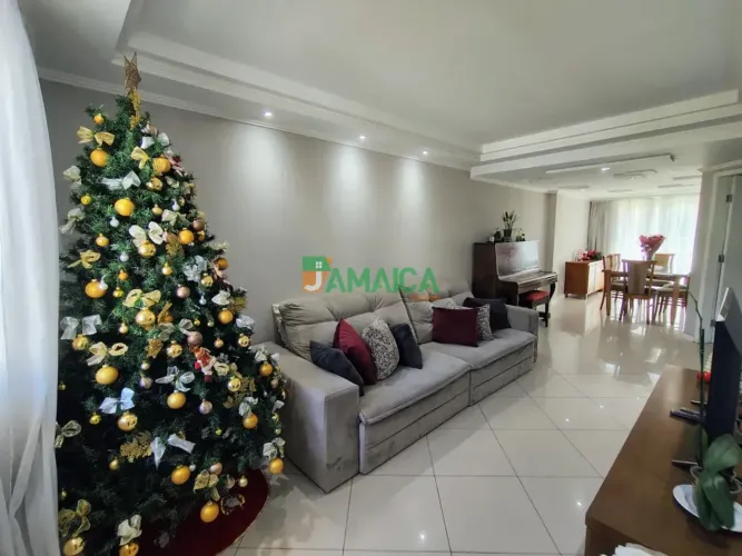 Sobrado à venda com 160m² na Rua Capitão Leônidas Marques no Uberaba - Residencial Leville