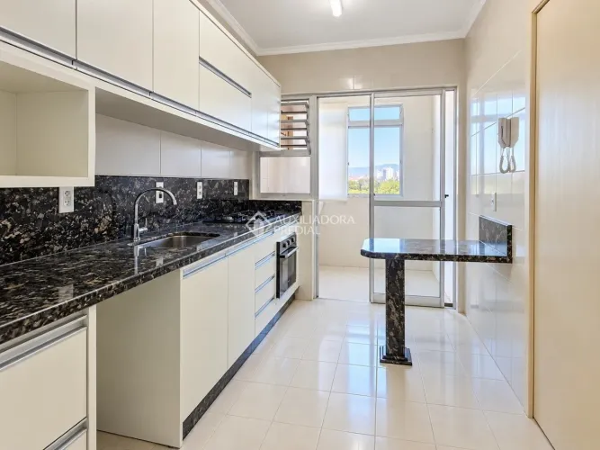 Apartamento com 3 dormitórios e suíte mobiliado no Itacorubi