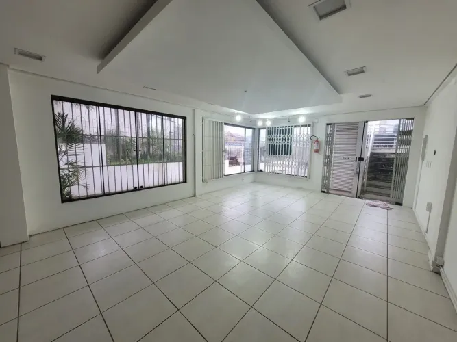 Loja 100m² Comercial Térrea com 3 Salas em Localização Privilegiada na Tristeza