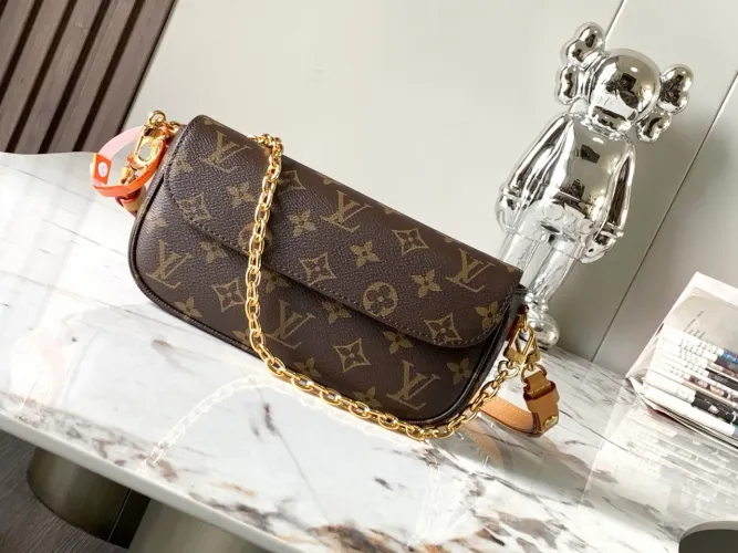     Bolsa Louis Vuitton Monogram com Alça de Corrente
