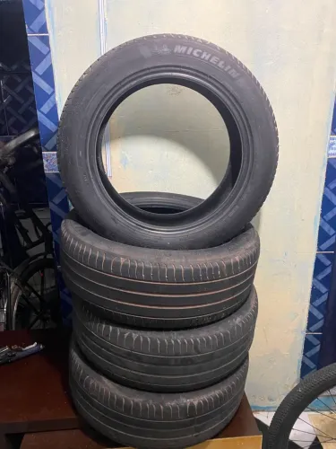 Jogo de Pneus Michelin 215/55 R17