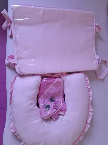 Vendo trocador impermeável + almofada de amamentação.