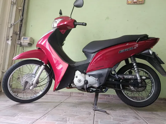 Vende-se Honda Biz 2014 partida elétrica. Aceito troca por moto de menor valor!