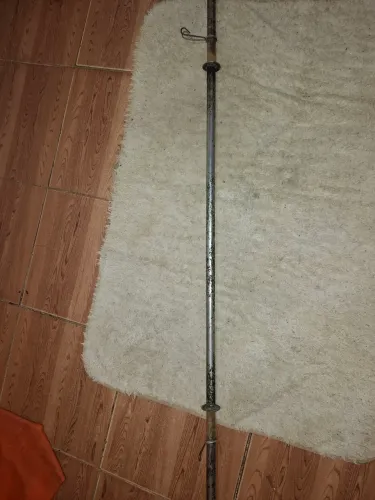 Barra e anilhas de musculação