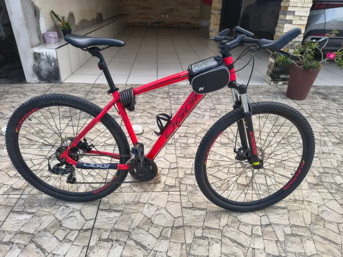 Bicicleta Oggi aro 29 - Quadro 19 + acessórios 