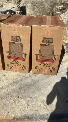 Cadeira presidente escritório nova na caixa 