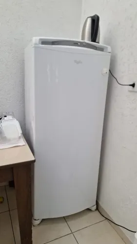 Freezer Vertical Whirlpool 231L - Excelente estado