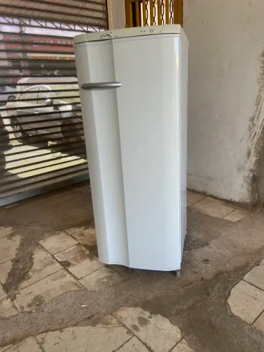 vende-se geladeira eletrolux RE28