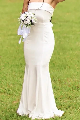 Vestido de Noiva e Buquê