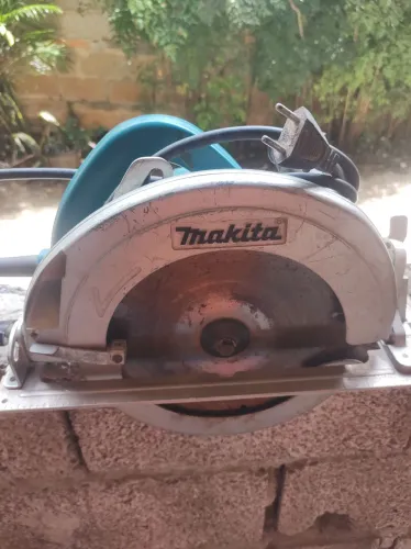 Vende se serra circular manual