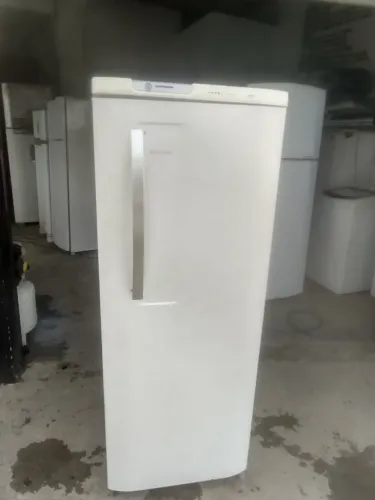 Electrolux geladeira uma porta só.