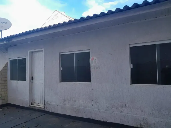 Casa com 03 quartos, estacionamento no Cidade Industrial, perto da Rua Raul Pompéia