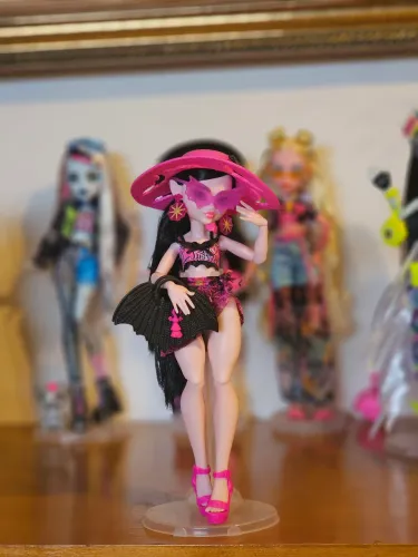 Draculaura Scareadise Island