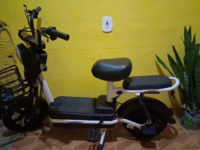 Moto Elétrica ano 2025, quase não foi usada a bicicleta está novinha sem um arranhão.