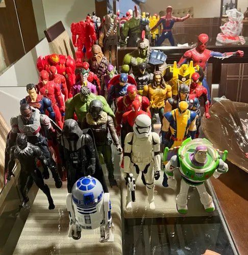 27 Bonecos originais da Marvel, DC e Star Wars