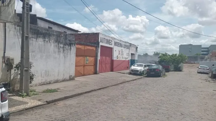 Vende-se Galpão no Centro de Feira de Santana