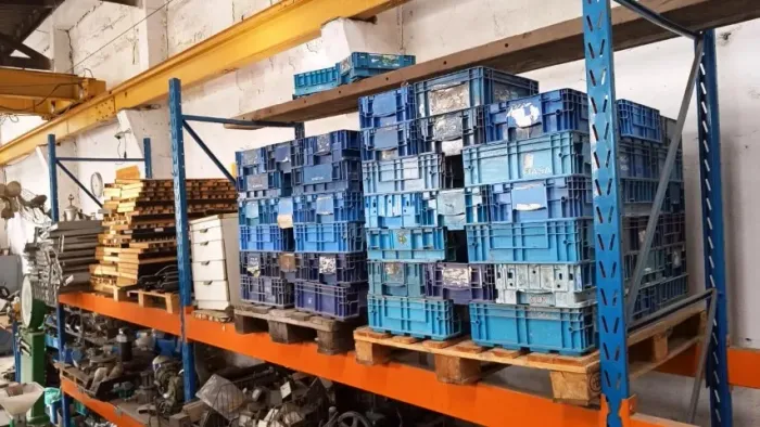 caixas plásticas usadas diversas cores tipo KLT 0,30 x 0,40 x 0,13 alt usadas lote