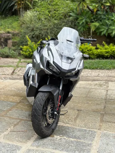 ADV 160 com 1.800km 2025, sem detalhes