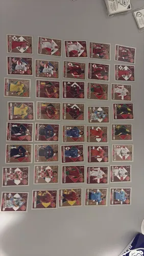 Kit com as 20 bronzes + 20 bordôs originais panini 2022