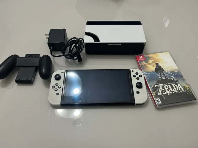 Nintendo Switch oled com o jogo (The legend of zelda breath of The wild)