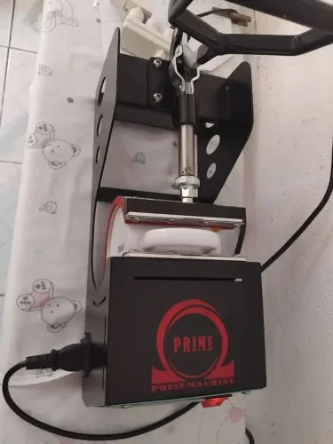 Maquina de personalizar canecas 