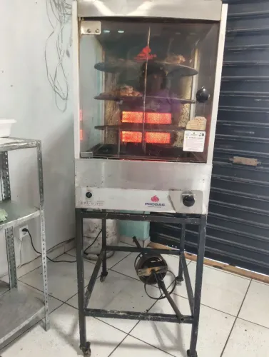 Máquina de assar frango