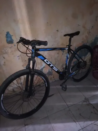 Uma bicicleta
