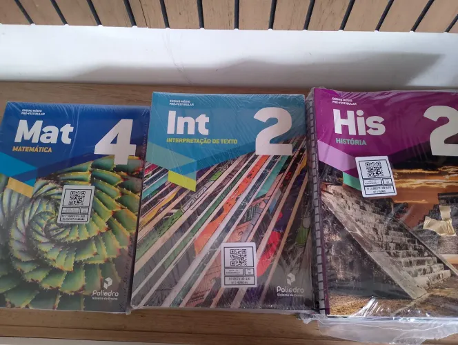 Livros didáticos preparatório para o ENEM kit da Poliedro no lacre todas as di vol 2,3,4