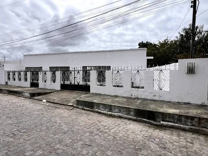 Aluguel Casa comercial / Residencial no poço