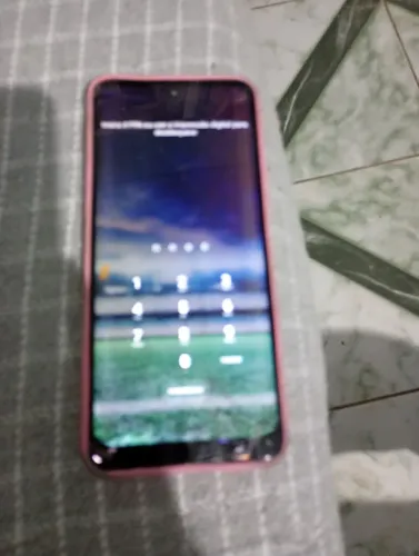 Celular com tela tricada