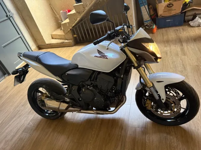 Hornet 600 branca nova
