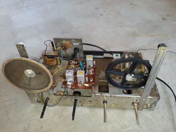 Chassis de radio semp funcionando pilha e luz