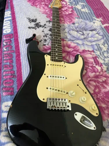 Vendo guitarra Squier. Aniversário. 20s