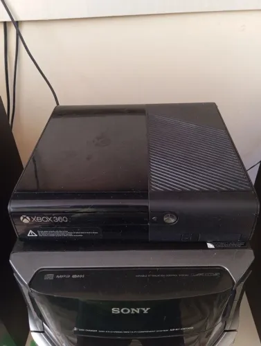 Xbox 360 super slim três controles mais três jogos