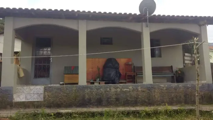 Vende-se casa em Delfim Moreira Mg