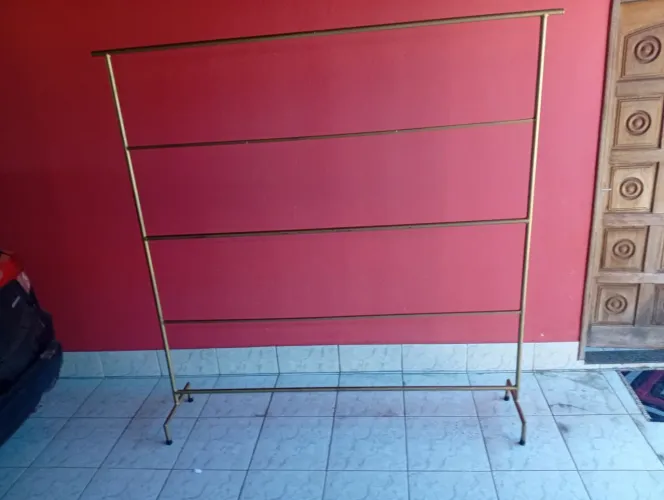 ARARA  PARA  ROUPAS