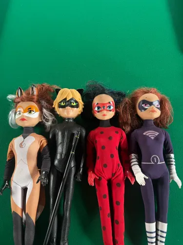 Boneca ladybug, cat noir, lady Wi-Fi e Rena Rouge