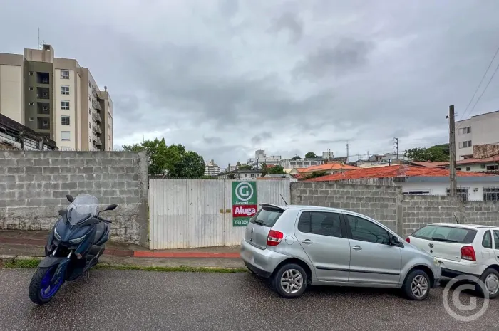 Oportunidade única: terreno comercial em localização estratégica em Florianópolis