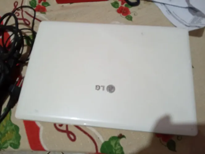 Conserto ou retirar peças notebook lg C40, i3-2328M 2.20GHz, 4 GB de RAM, HD 700