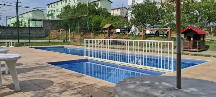 Apartamentos para locação na Virgem Santa em Macaé/RJ, 02 Quartos, 1 Vaga, Armários, Total