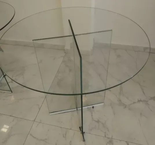 Mesa de vidro com 90 cm de diâmetro