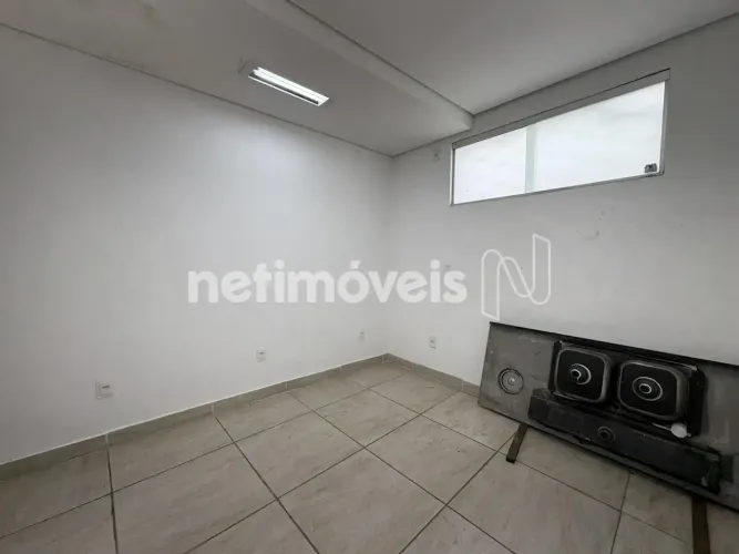 Sala com 20m²; para locação no bairro Prado.