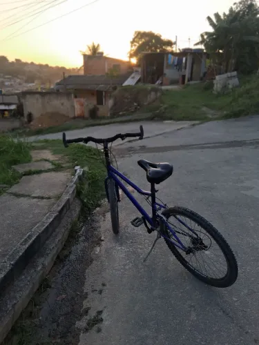Bicicleta aro 26 sem nenhum defeito.