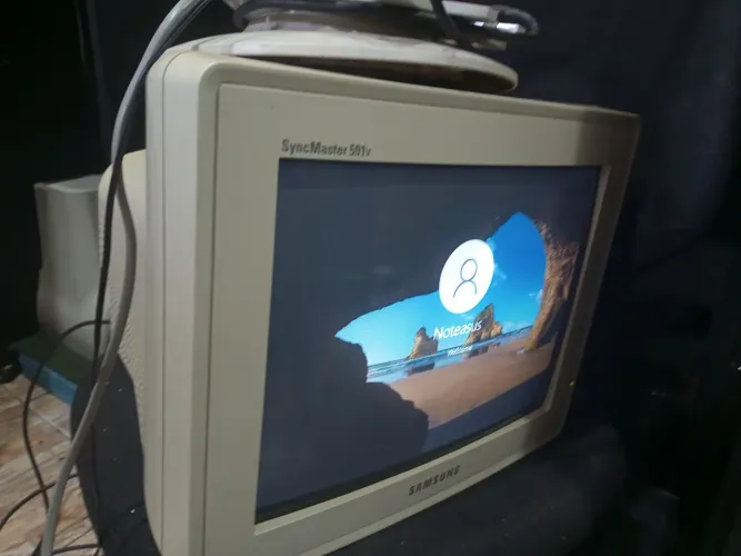 Monitor CRT Sansung 15 polegadas 
