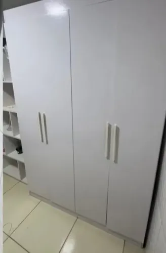 Guarda roupa/ armário