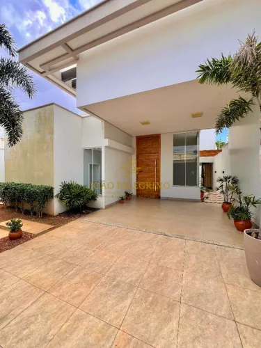 Casa 4/4 (2 suítes), energia solar, área de lazer e planejados