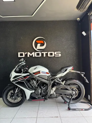 HONDA CBR 650R - 2024 - IPVA 26 pago