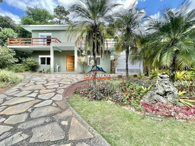 Casa de alto padrão em condomínio: 4 quartos, 4 suítes, 4 salas, 6 banheiros, 8 vagas, 585