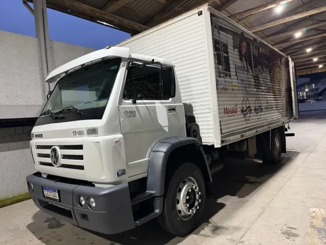 VW 17 180 extremamente impecável #raridade# está sendo instalado baú #