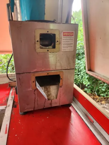 Vendo garapeira ( moenda) elétrica inox marca juby semi nova